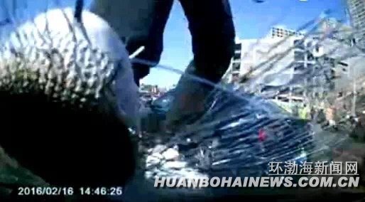 ��ɽһ˾�������ϳ�һ������󳵵��粣��