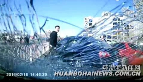 ��ɽһ˾�������ϳ�һ������󳵵��粣��