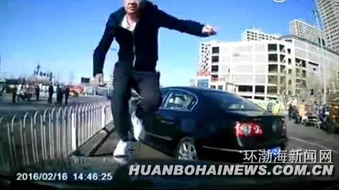 ��ɽһ˾�������ϳ�һ������󳵵��粣��