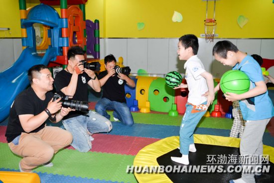 ��ɽ������Ӱ�Ŷӡ���һ���װ��ģ���ͼ��