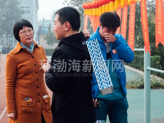 ��ɽ����һ��ϲӭ��У90����