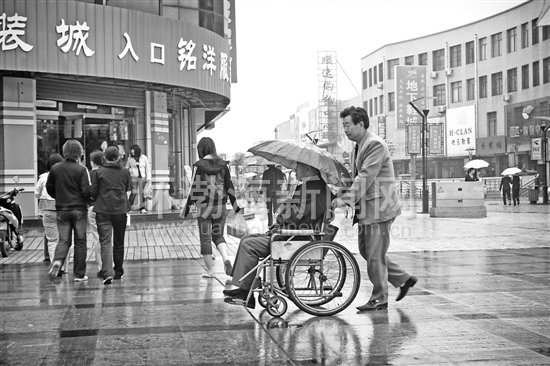 �þ�ͷ�������չ˸��׵��Ǿ���