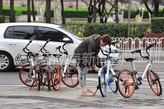 12������������������ɽ����ɫ���У���ͼ��