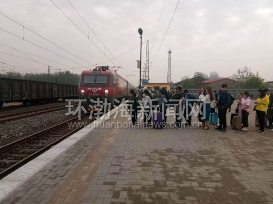 ��·��ɽ�������һ�ۼ��ÿͷ��������¸�