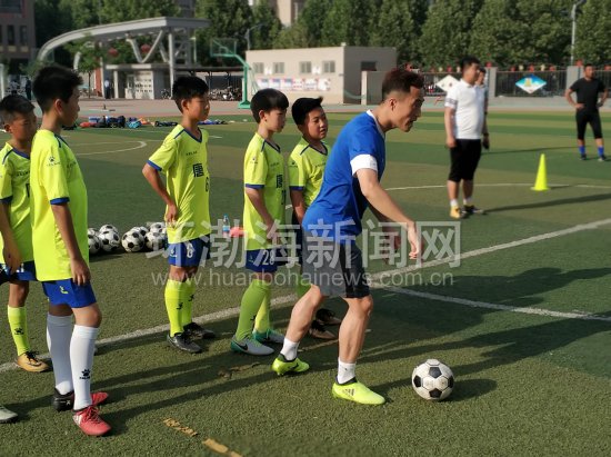 �м���Ա���λؼ���Ϊ��ɽ��С���ԡ������ͱ�(��ͼ)